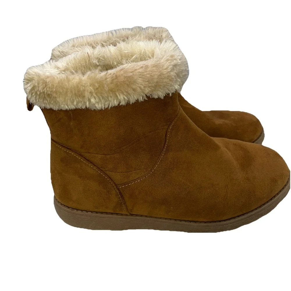 Girls suede, faux fur lined ankle boots, Size 5, Cat & Jack‎